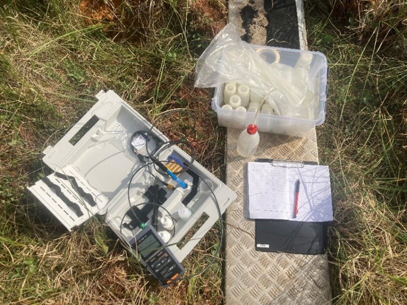 Equipment for pore water collection and analysis in the field